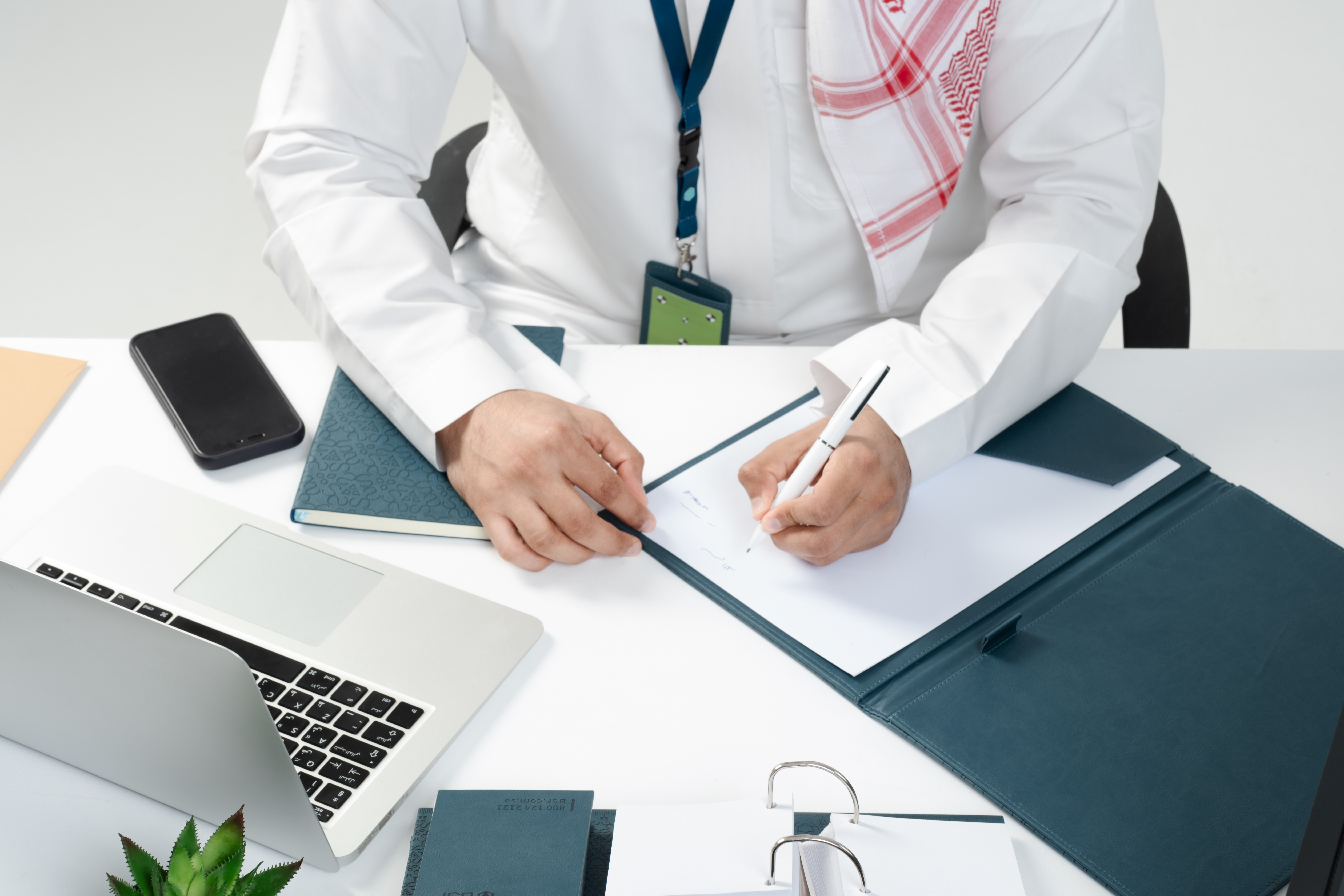 Digital transformation in the Saudi banking sector, Saudi professional at work